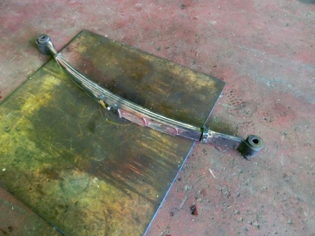 リーフスプリングAy(前右)