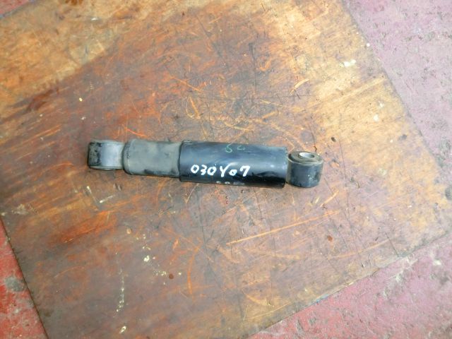 ショックアブソーバー(後左)