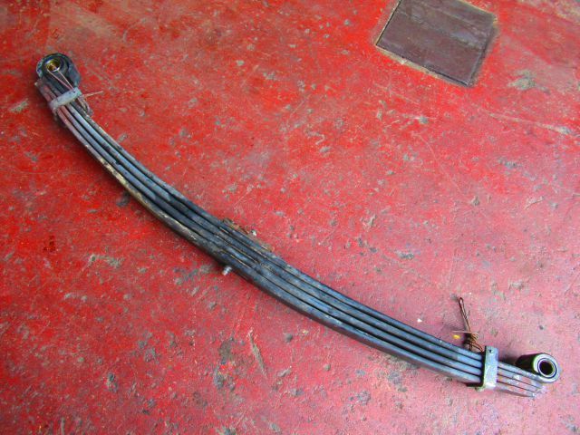 リーフスプリングAy(前左)