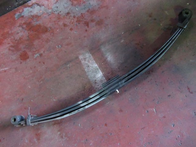 リーフスプリングAy(前右)