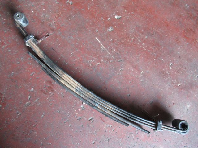 リーフスプリングAy(後右)