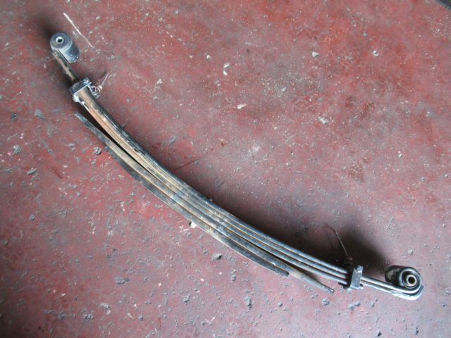 リーフスプリングAy(後左)