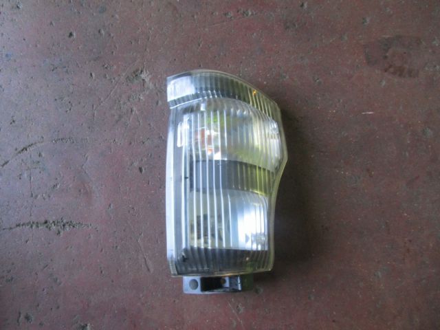 ウィンカー(右)