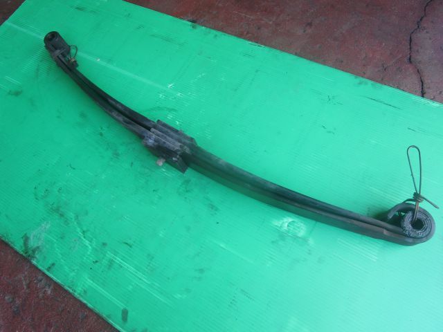 リーフスプリングAy(前右)