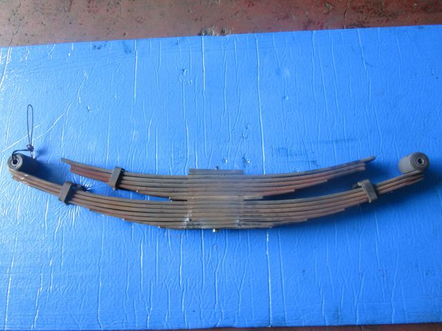 リーフスプリングAy(後右)