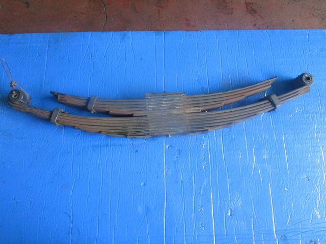 リーフスプリングAy(後左)