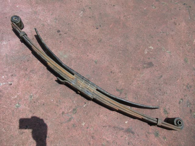 リーフスプリングAy(後左)