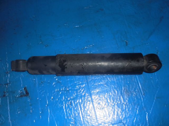 ショックアブソーバー(後右)