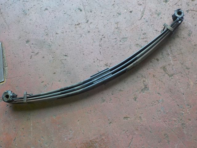 リーフスプリングAy(前右)