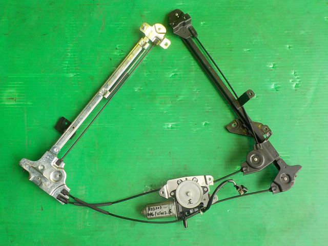 Fドアレギュレーター(左)