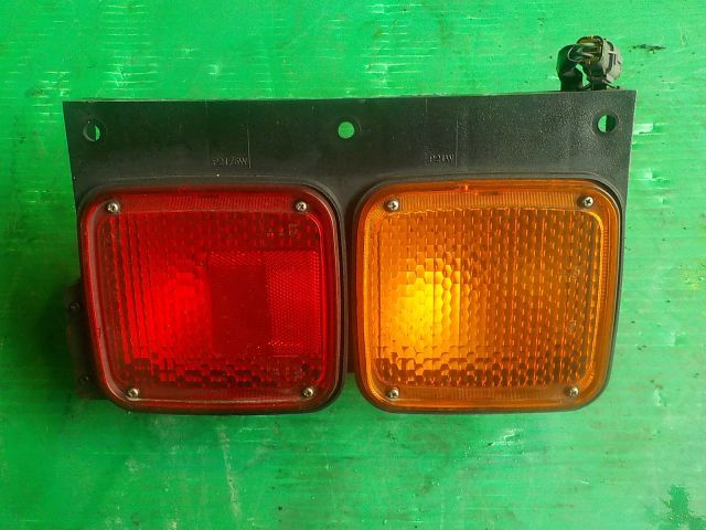 テールランプ(左)