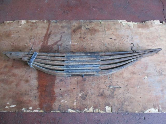 リーフスプリングAy(後左)