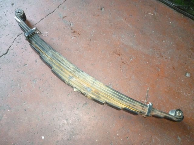 リーフスプリングAy(後右)