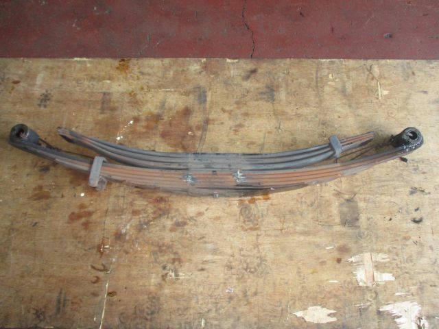 リーフスプリングAy(後右)