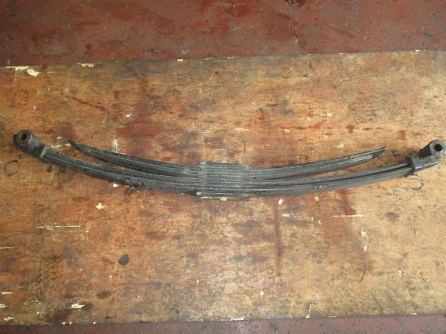 リーフスプリングAy(後左)