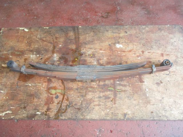 リーフスプリングAy(後右)