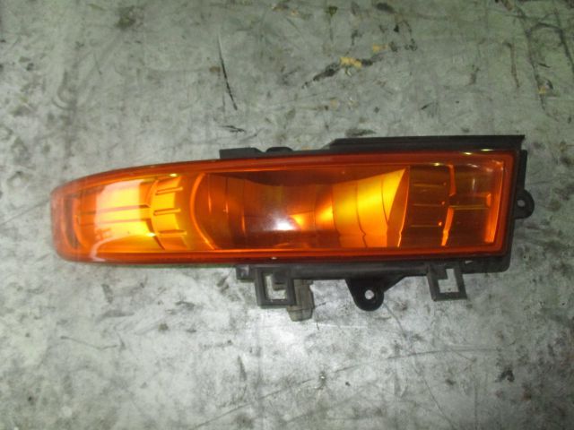 ウィンカー(右)