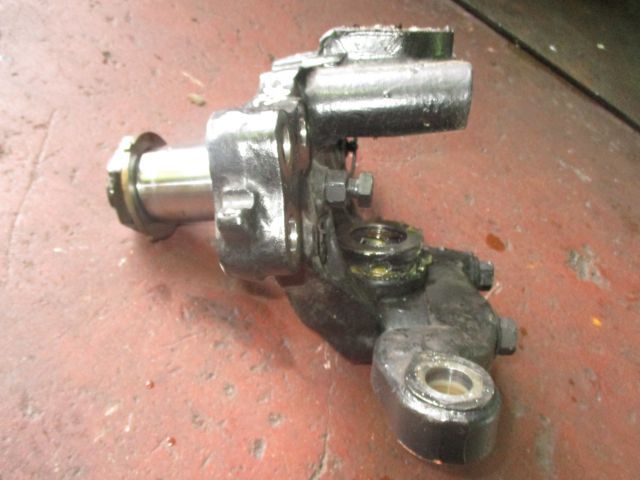 ナックルAy1軸目(左)