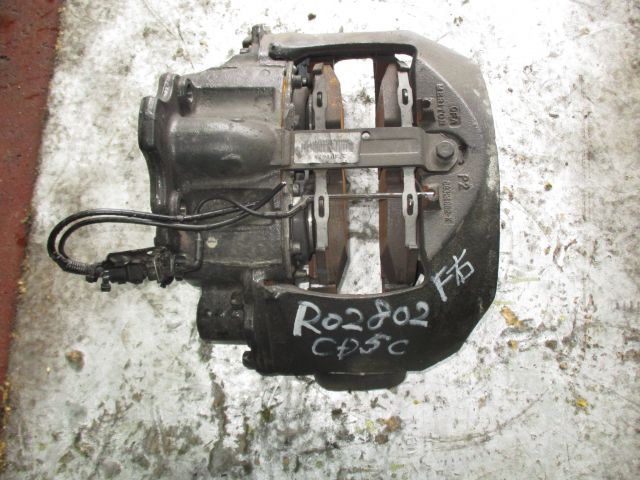 キャリパー(前右)