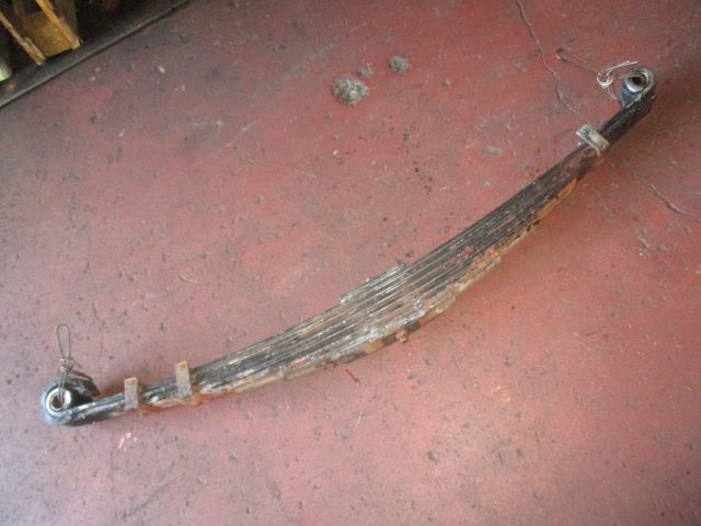 リーフスプリングAy(前右)