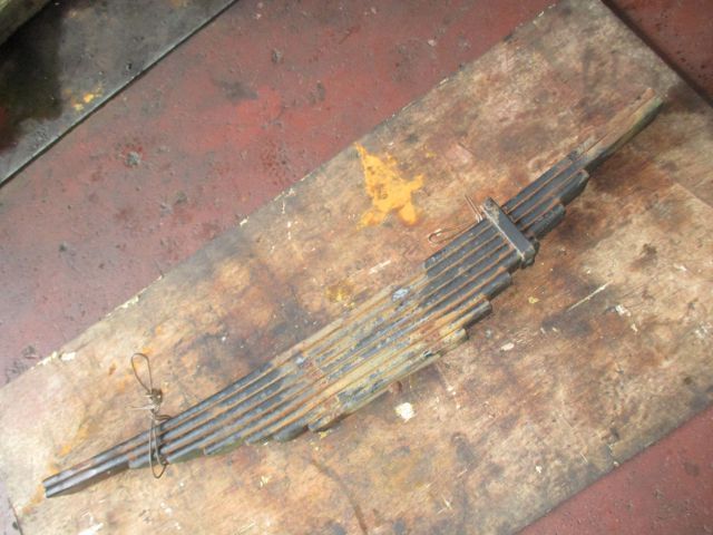 リーフスプリングAy(後左)