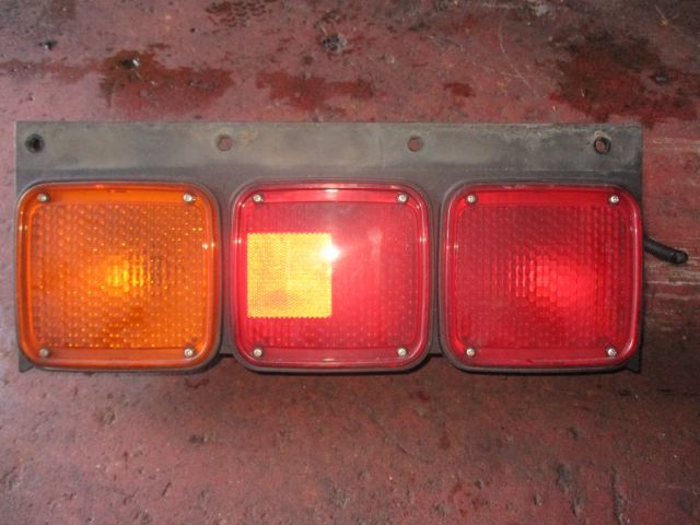 テールランプ(左)