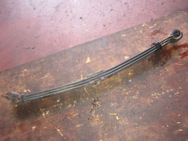 リーフスプリングAy(前左)