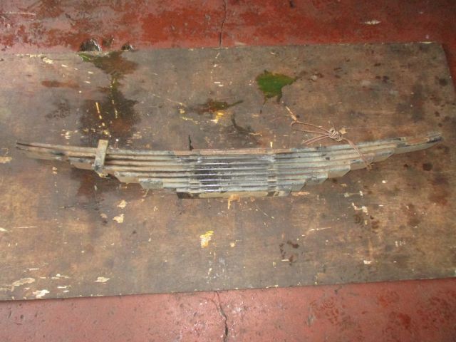 リーフスプリングAy(後左)