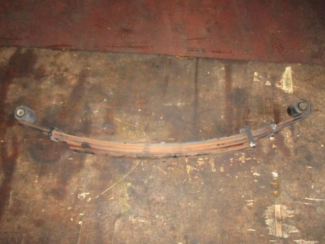 リーフスプリングAy(後左)