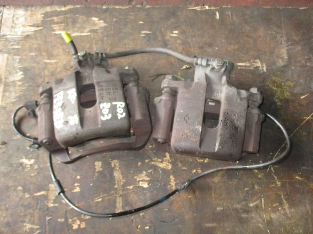 キャリパー(前右)