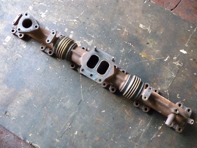 エキゾーストマニホールド