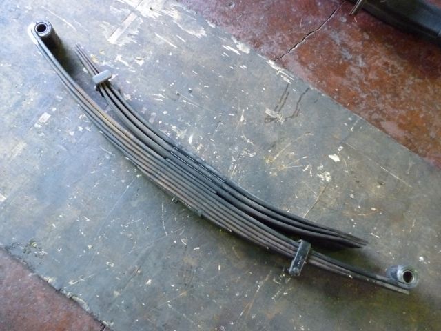 リーフスプリングAy(後左)