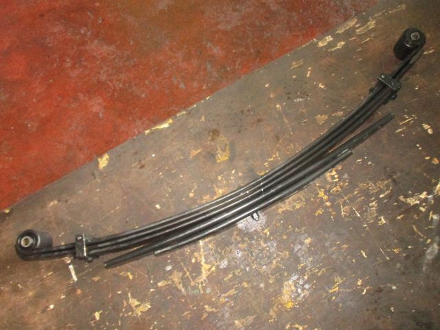 リーフスプリングAy(後右)