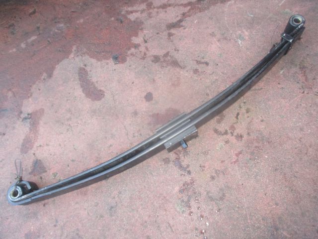 リーフスプリングAy(前左)