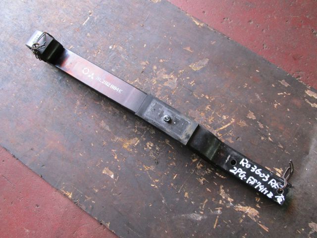 リーフスプリングAy(後右)