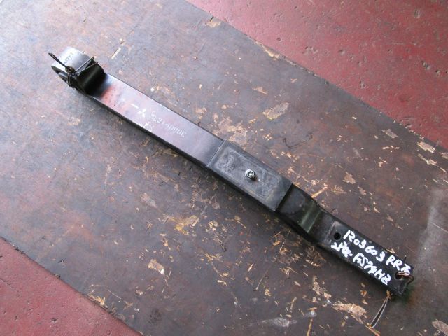 リーフスプリングAy(後右)