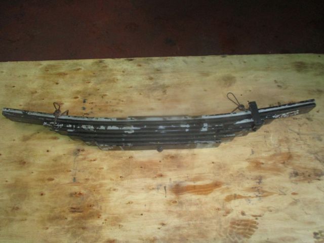 リーフスプリングAy(後右)