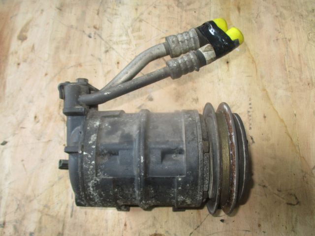 ACコンプレッサー