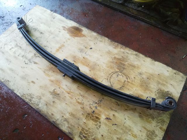 リーフスプリングAy(前右)