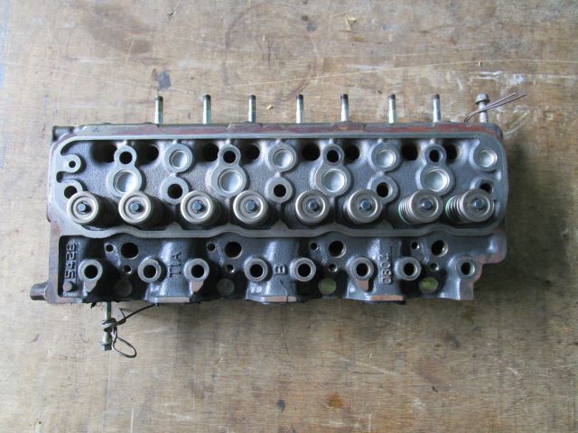 シリンダヘッド