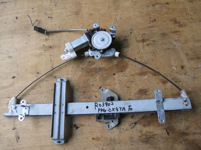 Fドアレギュレーター(右)