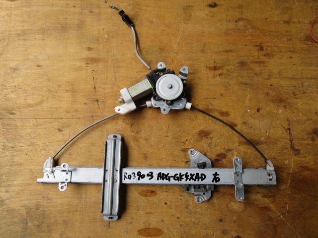 Fドアレギュレーター(右)
