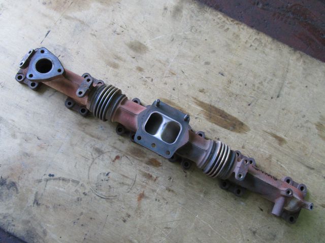 エキゾーストマニホールド