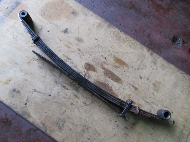 リーフスプリングAy(前右)