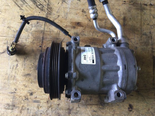 ACコンプレッサー