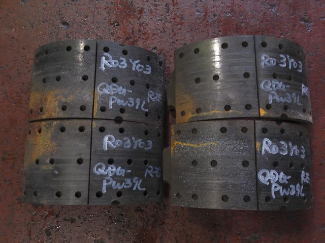 ブレーキシューAy(後)