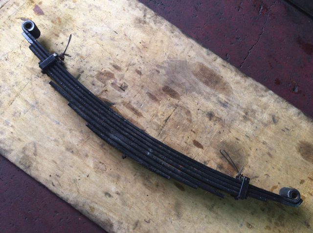 リーフスプリングAy(後右)