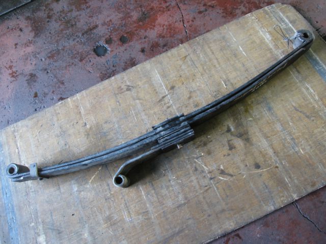 リーフスプリングAy(前右)