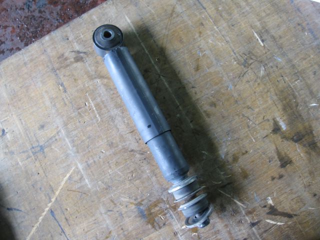 ショックアブソーバー(後左)