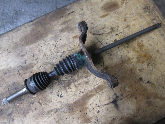 ドライブシャフト(左)